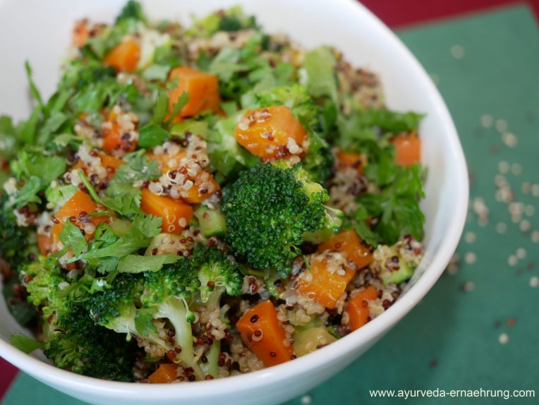 Quinoa-Salat (vegan)