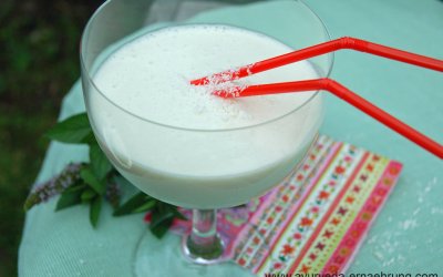 Kühlendes Kokos-Lassi